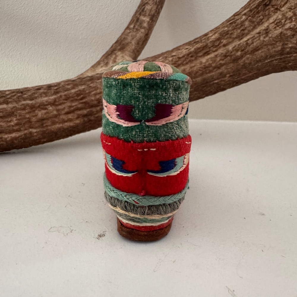 Tibetan Refugee Self Help Centre Embroidered Boot Pincushion Darjeeling India - Picture 3 of 6